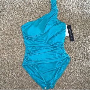 NWT La Blanca Island Goddess Ruched One Shoulder One Piece Swimsuit Size 6
